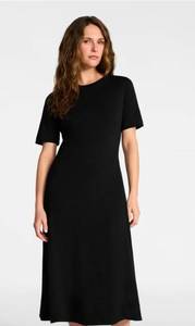lot 41205 image: Time and Tru Womens and Womens Plus Seamed Cotton Midi Dress, Size M