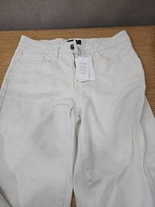 lot 41208 image: Free Assembly Womens and Womens Plus Embroidered Eyelet Cropped Jeans, 28 Inseam, -Size 4