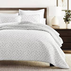 lot 41248 image: Noble Linens Light Grey 3 Piece Painted Dots Reversible Microfiber Quilt Set King  CalKing