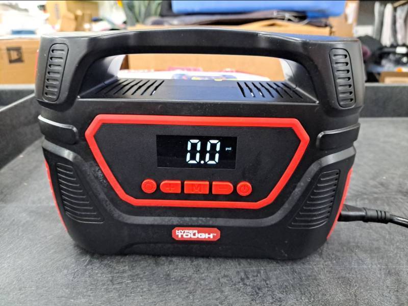 lot 33920 image: Hyper Tough Dual Power Digital Inflator for P19565R15 Car Tire, Car-DC 12V or Home-AC 120V