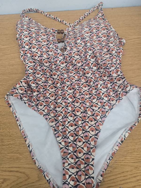 lot 38639 image: Womens Geo Print Key Hole Medium Coverage One Piece Swimsuit - Shade & Shore Multi -Size M