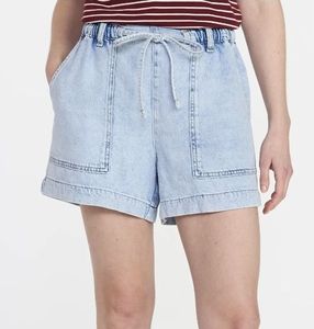 lot 41318 image: Time and Tru Womens Drapey Utility Shorts Size Small 4-6