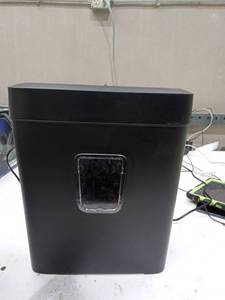 lot 40305 image: PenGear 6-Sheet Cross-Cut PaperCredit Card Shredder with 3.7 Gallon Bin  Black  Home & Office Use