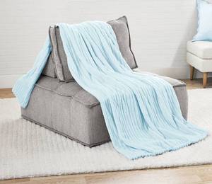 lot 41379 image: Members Mark Oversized Plush Blanket, 78 x 92