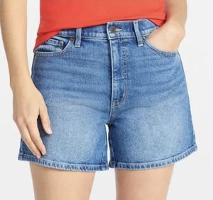 lot 41434 image: Time and Tru Womens High Rise Denim Shorts Size 4