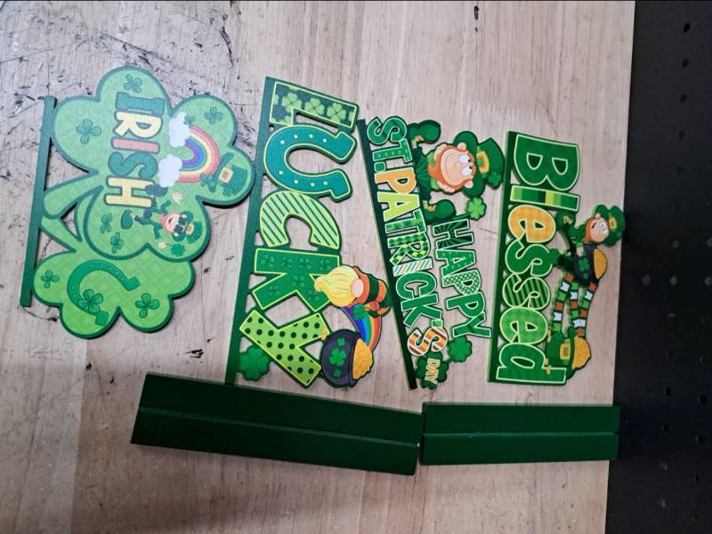 lot 4373 image: St. Patricks Day Paper Decorations Set