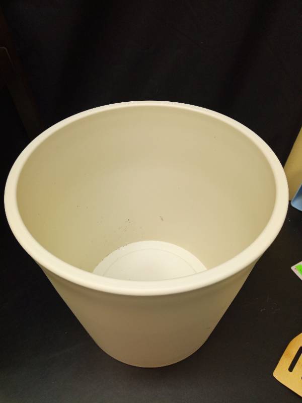 lot 2007 image: Cream Plastic Plant Pot with Drainage Hole - Retail $15