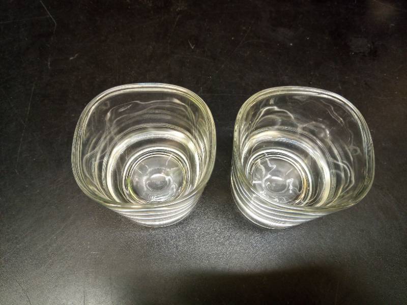 lot 2022 image: Clear Glass Tumbler Set - Retail $16