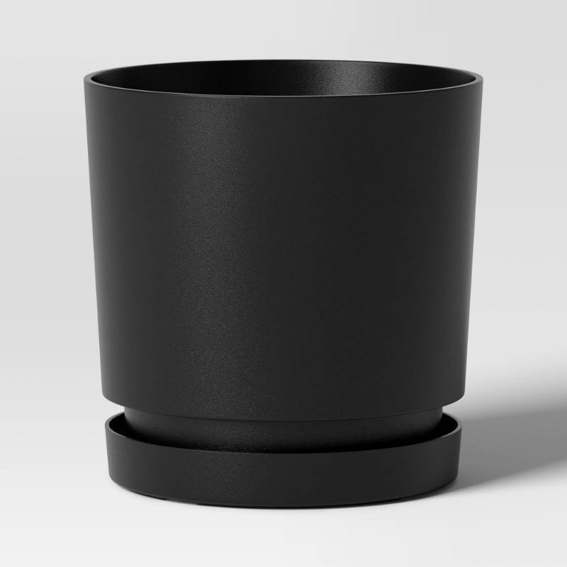 lot 2095 image: 2 Recycled Resin Indoor Outdoor Planter Pot Black 6x6x6 - Room Essentials Retail $10