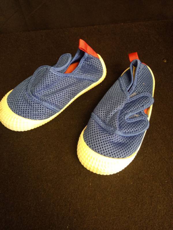 lot 2104 image: Kids Navy Blue Mesh Slip-On Water Shoes Size 9 - Retail $15