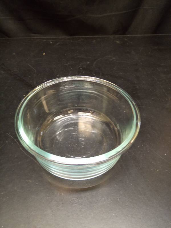 lot 2036 image: Clear Pyrex Glass Mixing Bowl  - Retail $15
