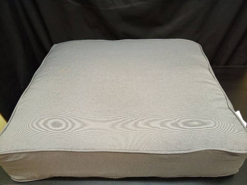 lot 2043 image: Mozaic Company Beige Patio Lounge Chair Cushion 25 Inch Square - Retail $45