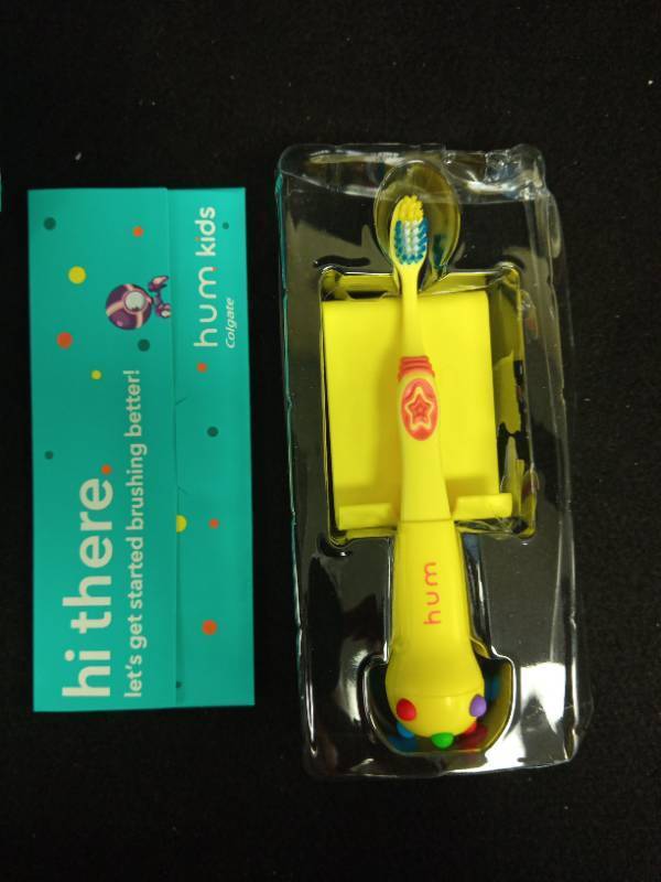 lot 2112 image: hum kids by Colgate Smart Manual Toothbrush Set, Yellow - Retail $25