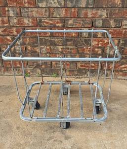 lot 418 image: Industrial Heavy Duty Rolling Laundry Cart