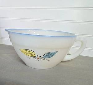 lot 111 image: Vintage Fire King  Biscayne Batter Bowl