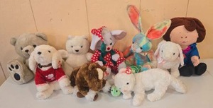 lot 125 image: Mixed Plush Toy Collection with Teddy Bears and Large Beanie Babies