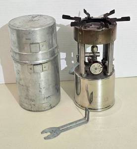 WWII Coleman Model 530 Camping Stove B46