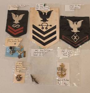 lot 155 image: WWII US Navy Military Collection - Patches, Pins and Insignia