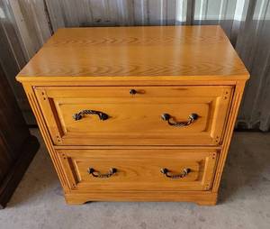 lot 15 image: Golden Oak Lateral Filing Cabinet 2 Drawer 32 x 20 x 31.5