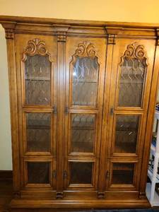lot 17 image: Vintage Drexel Velero Mediterranean Ornately Carved Lighted Cabinet 78.5 x 64 x 17