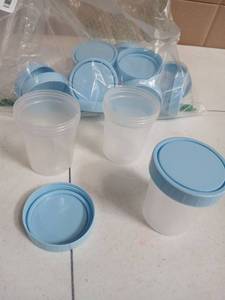 lot 29606 image: Plastic Storage Containers with Blue Lids Set - Retail $15
