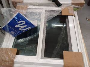 lot 12932 image: Window World Double Hung Vinyl Window with No Grids, 26 12 x 26