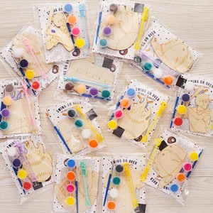 lot 6180 image: Childrens Party Art Kit with Paints and Wooden Cutouts
