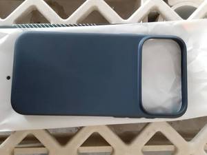 lot 893 image: iPhone 17 Pro Max Case  - Retail $0