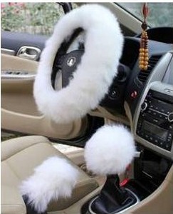 lot 11996 image: 5 Piece Faux Fur Steering Wheel Cover Set