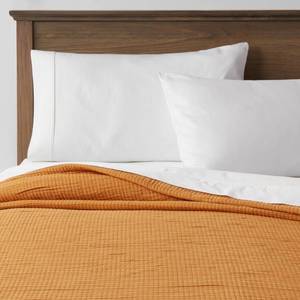 lot 9887 image: King Double Cloth Quilt Mustard - Threshold, Jacquard Weave, Cotton Blend, Machine Washable - Retail $99