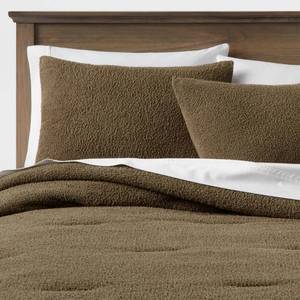 lot 9928 image: King Cozy Chenille Comforter & Sham Set Dark Green - Threshold - Retail $69