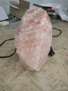 lot 20739 image: natural pink Himalayan salt lamp