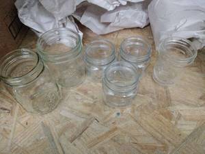 lot 20795 image: Box of Glass Mason Jars