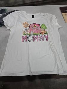 lot 7709 image: Mommy Farm Animals Barn T-Shirt Medium