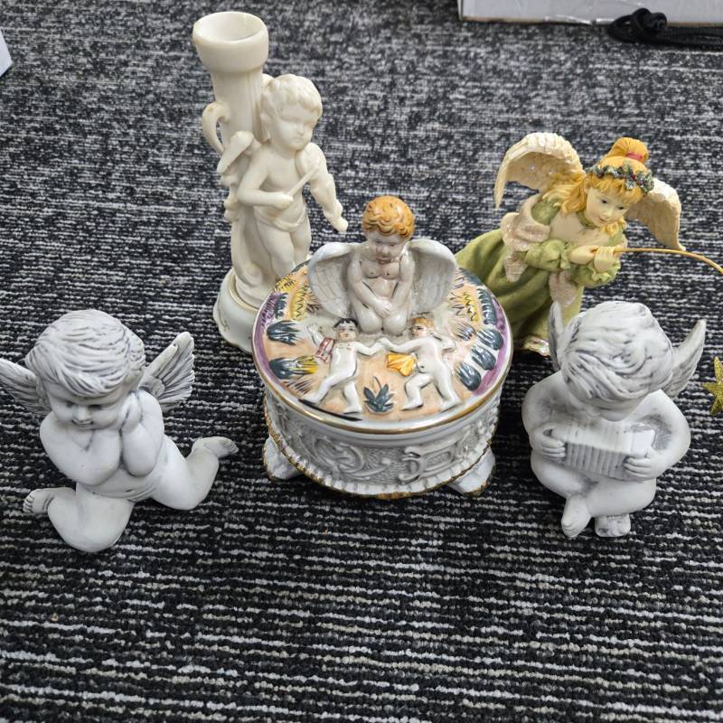 lot 344 image: Ceramic Angel Figurine Collection with Music Box