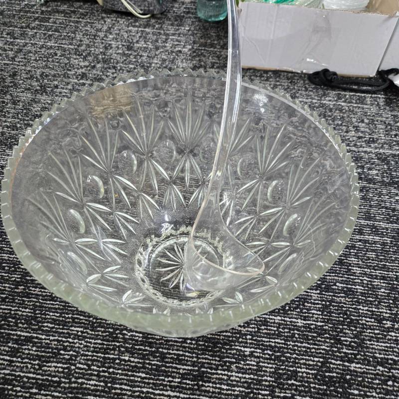 lot 350 image: Cut Crystal Glass Punch Bowl with 12 Teacup Set