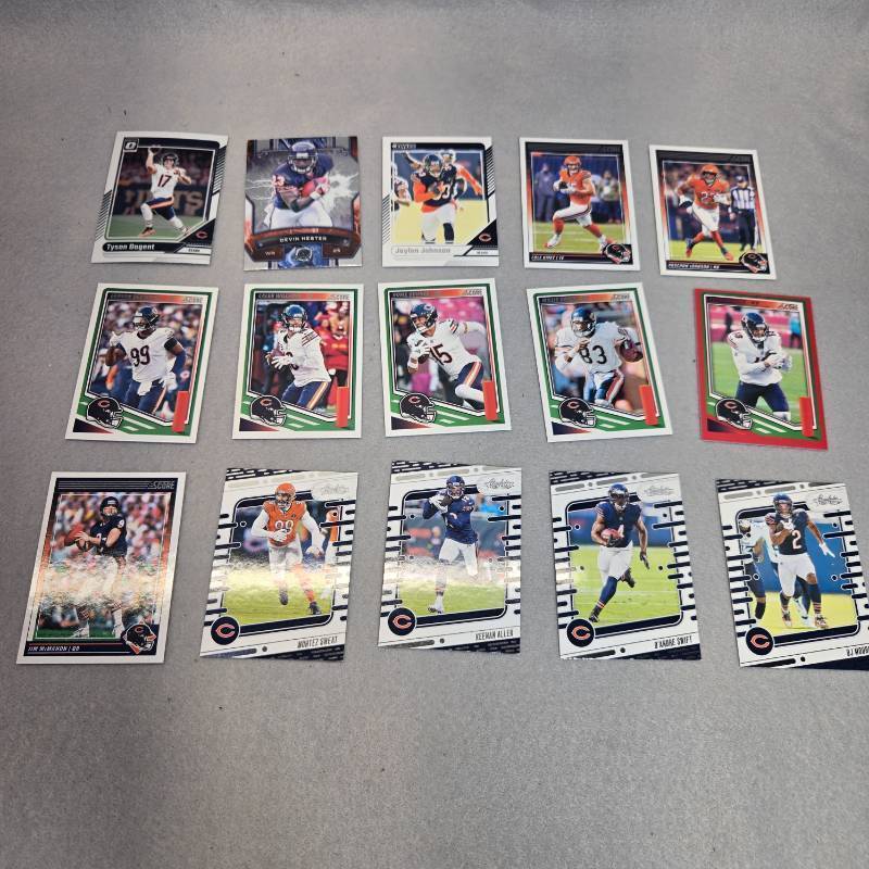 lot 321 image: Chicago Bears Football Trading Cards Lot - Modern Collection 15pk