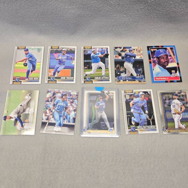 lot 372 image: Kansas City Royals Baseball Card Collection, 10 Cards