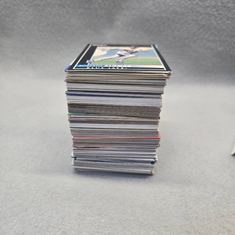 lot 411 image: 200 Random Baseball Trading Card Collection Stack