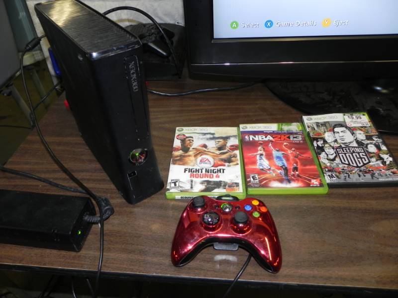 lot 10507 image: XBox 360 with games and Control