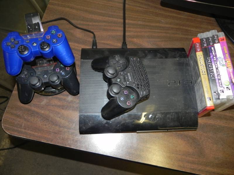 lot 10509 image: PS3 with games and Remotes