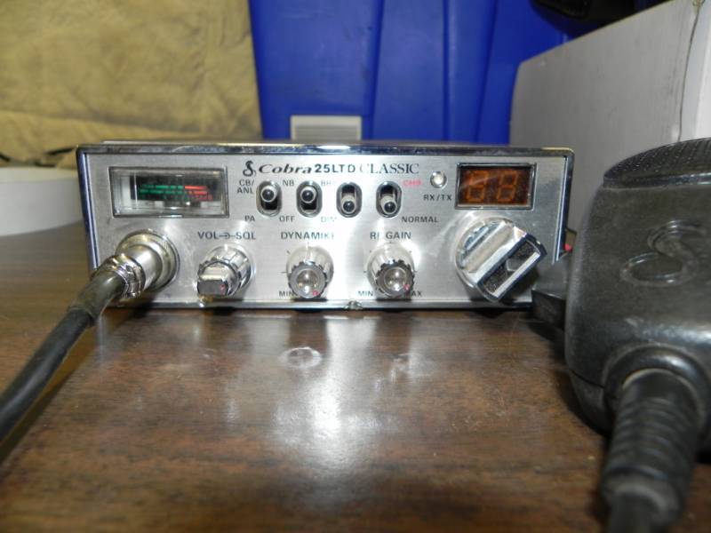 lot 10510 image: Cobra 25LTD Classic CB Radio
