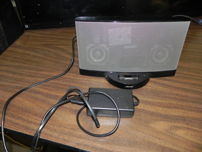 lot 10524 image: BOSE Dock StationSpeaker Combo