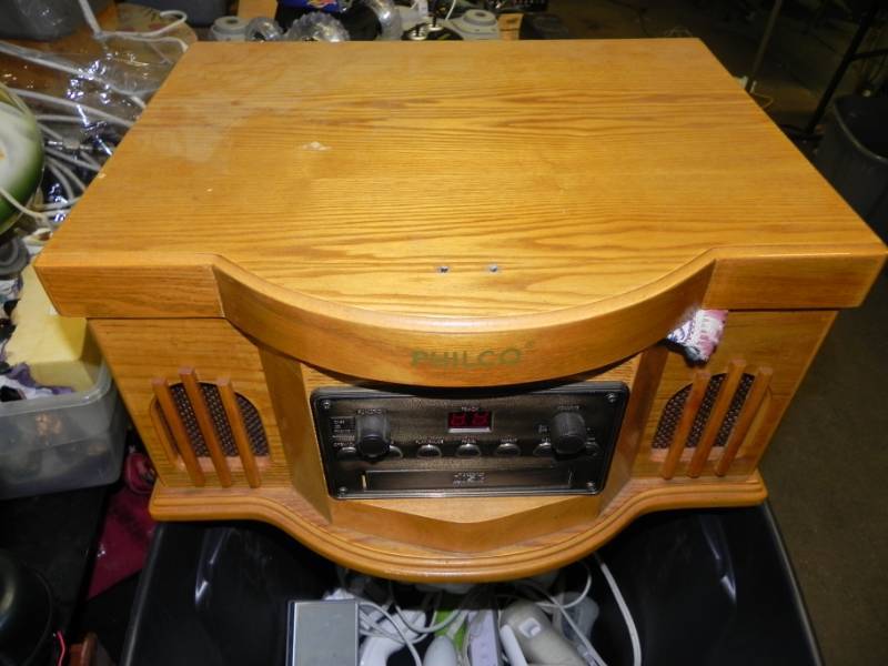 lot 10542 image: Philco StereoTurntableCassetteCD Player