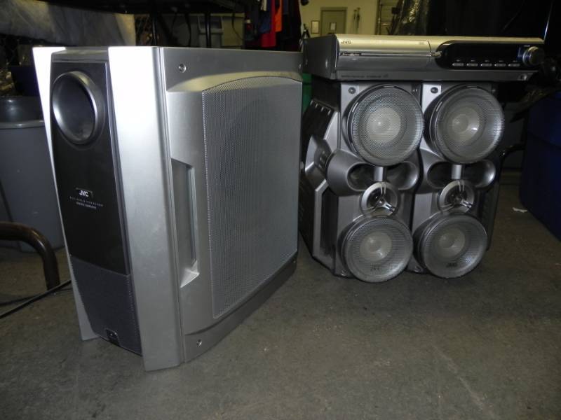 lot 10555 image: JVC 5 Disc DVD Player with Speakers