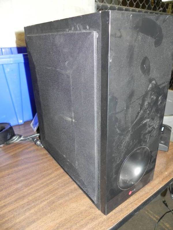 lot 10556 image: LG Wireless Active Subwoofer