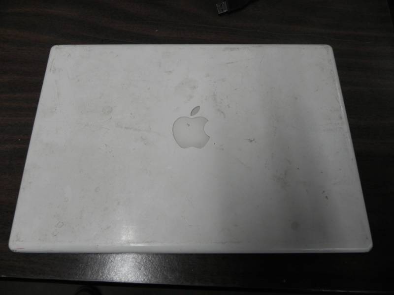lot 10560 image: MacBook Laptop