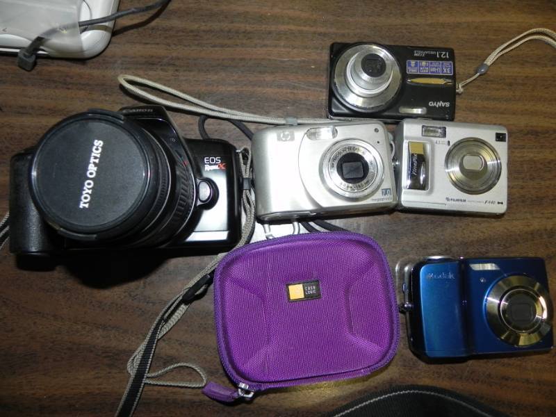 lot 10572 image: Camera Lot