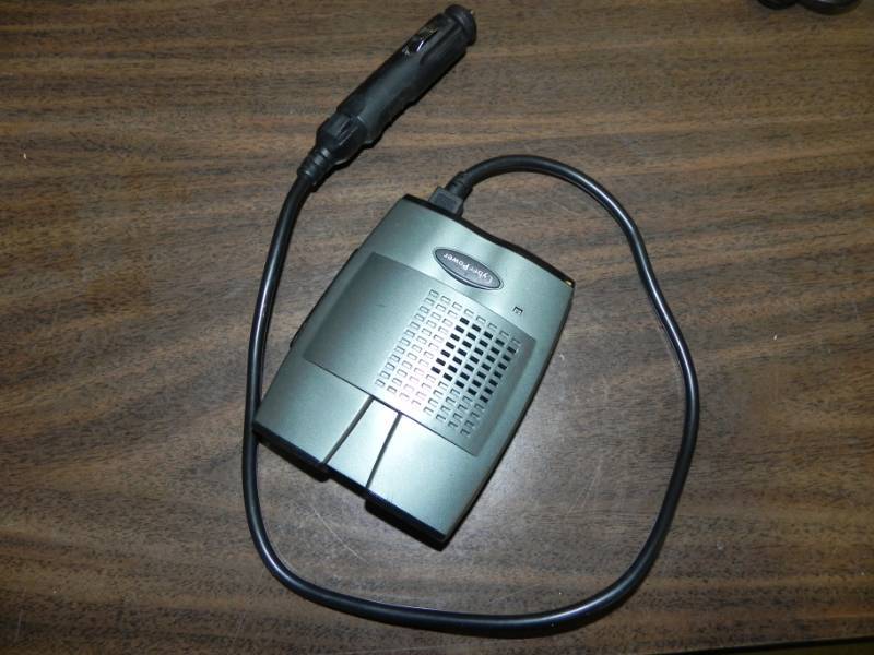 lot 10579 image: Car Adapter to 2 110 outlets