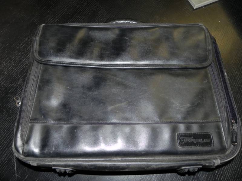 lot 10605 image: Laptop Bag
